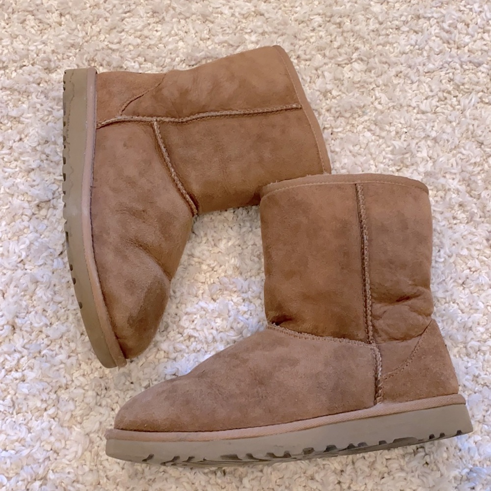 Ugg Boot Classic Short Size 6 In Camel - image 2